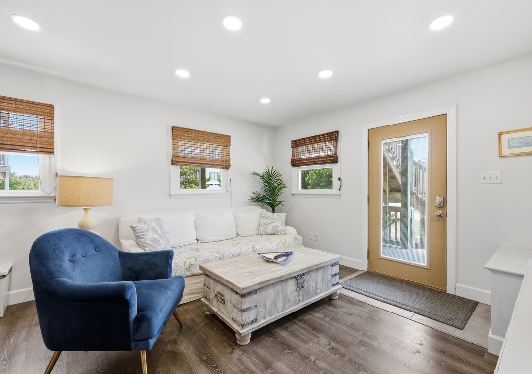 Dolphin Reach Down | Living Area