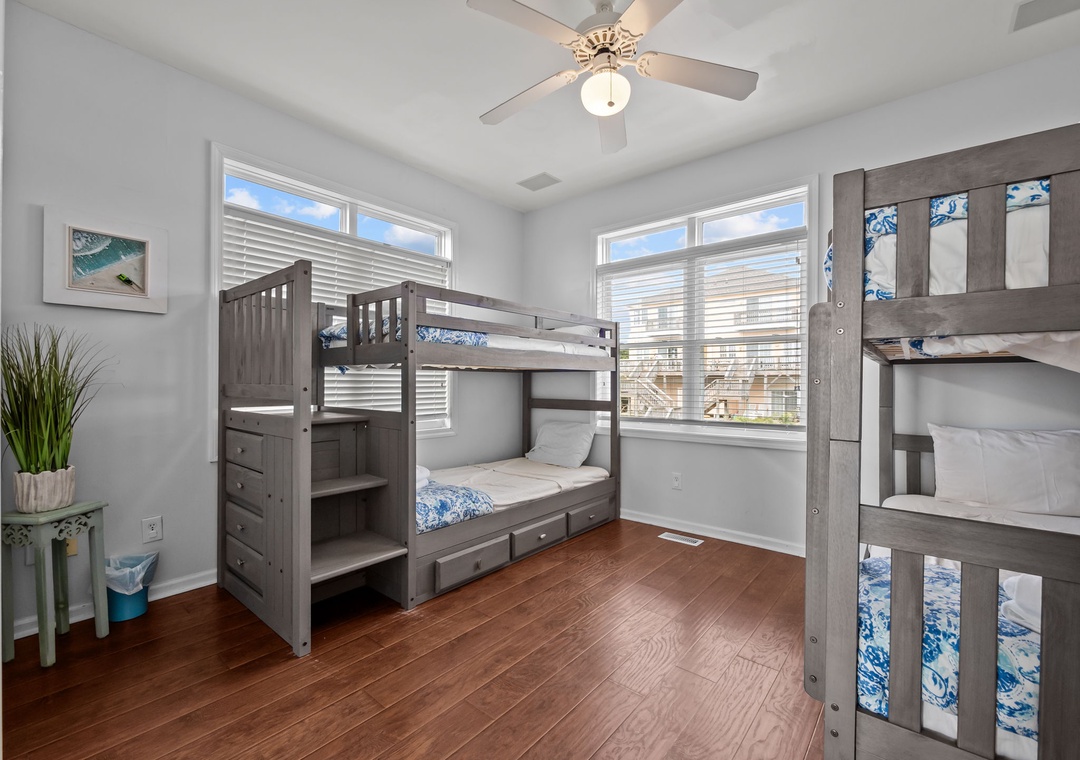 Mid-Floor Bunk Room