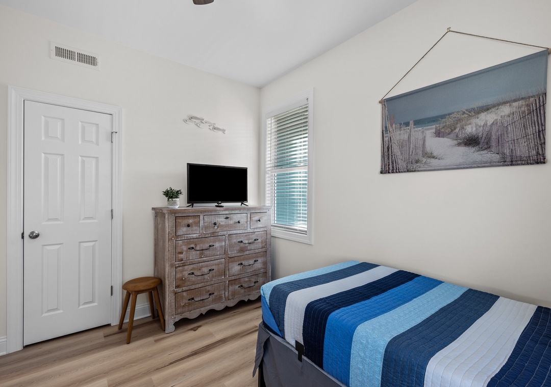 2 Twin Bedroom