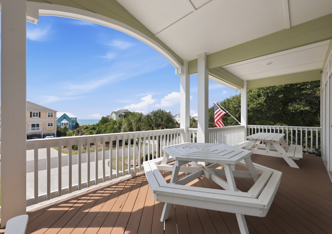 Sea Dream | Top Level Outdoor Dining
