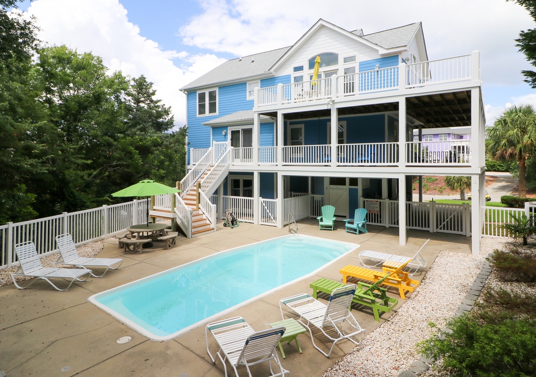 Huge Back Patio and Pool area