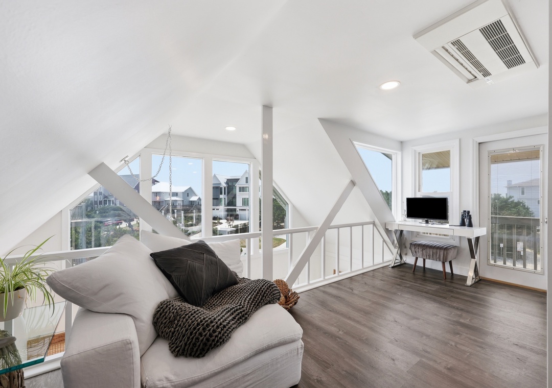 Dolphin Reach Up | Loft