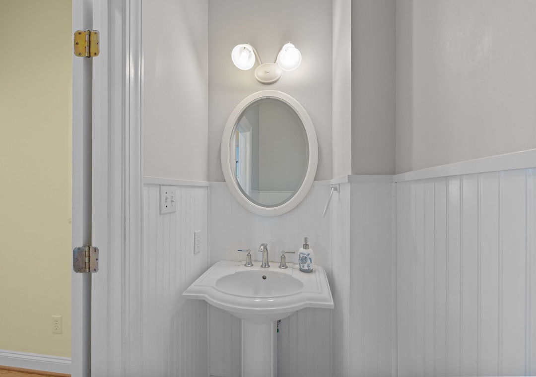 Half bath off the Kitchen/ Living Room