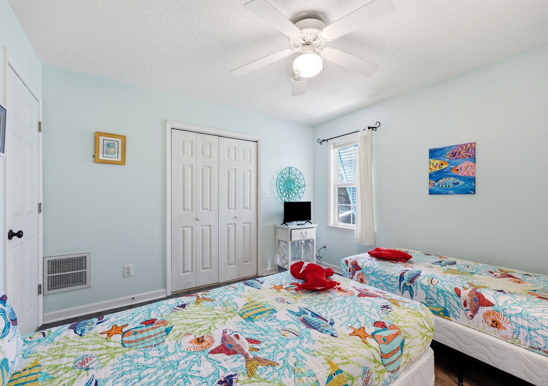 Ospreys Nest | Top Floor Bedroom with Two Twin Beds