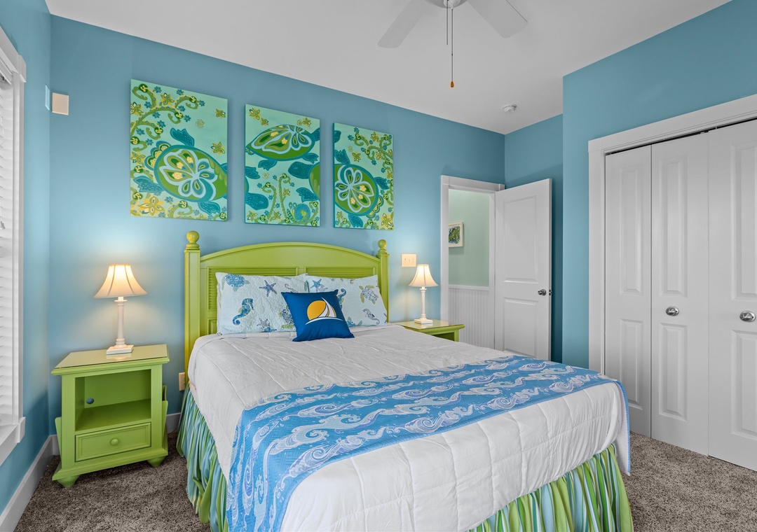 Queen Bedroom - 2nd Floor