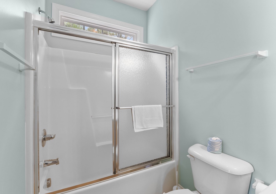 Queen Suite Bathroom