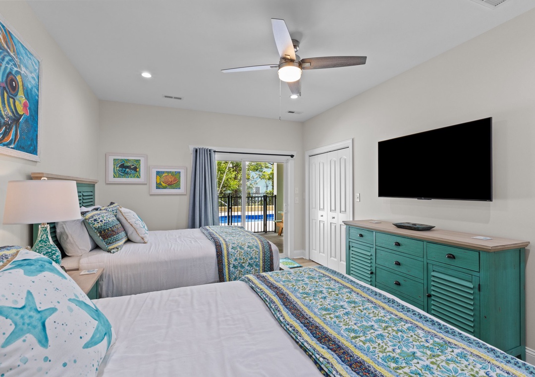 Queen Bedroom w/Shared Bath - 1st Level