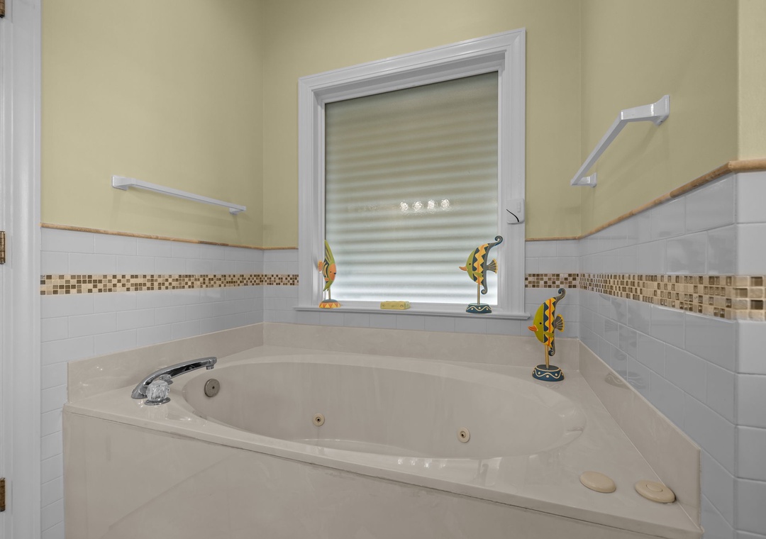 Soaking/Jetted Tub
