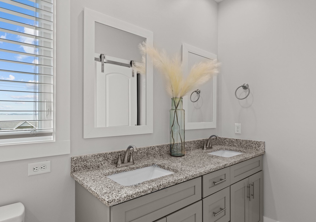 Waverlie's Watch | Bathroom