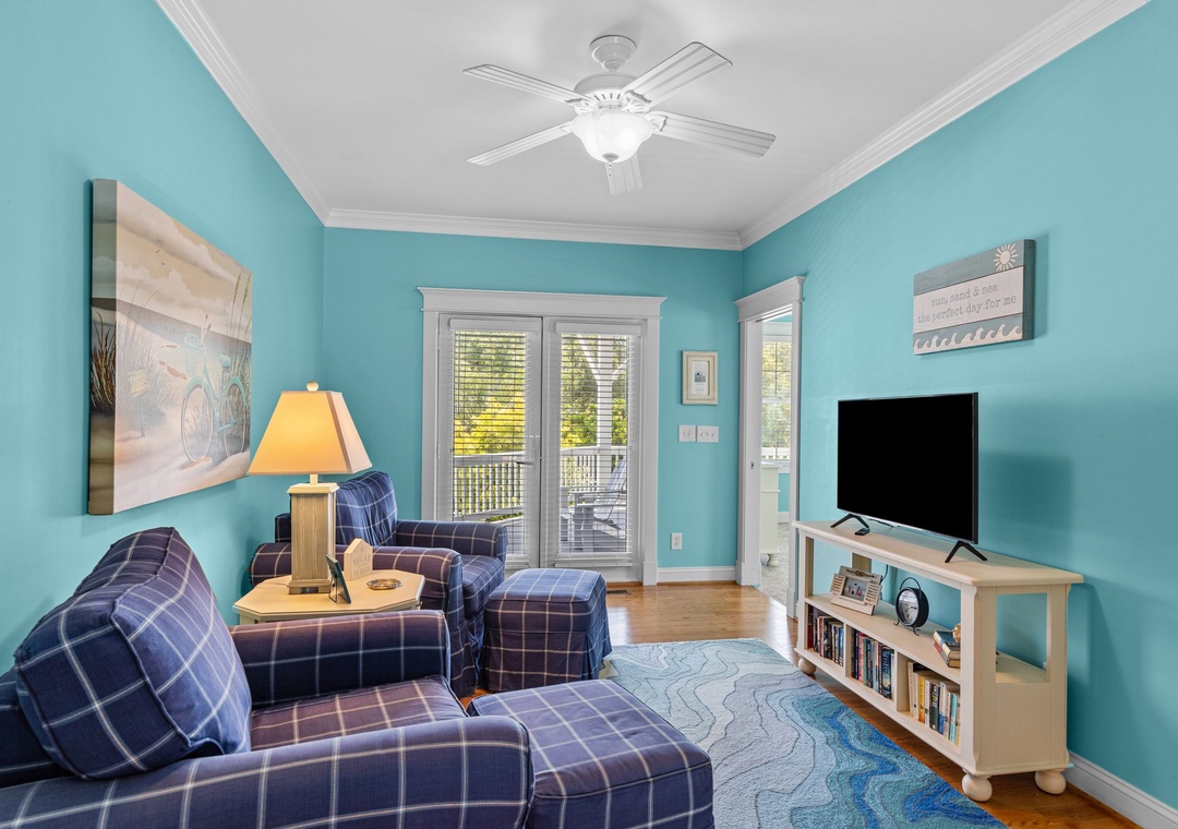 Midfloor master sitting area