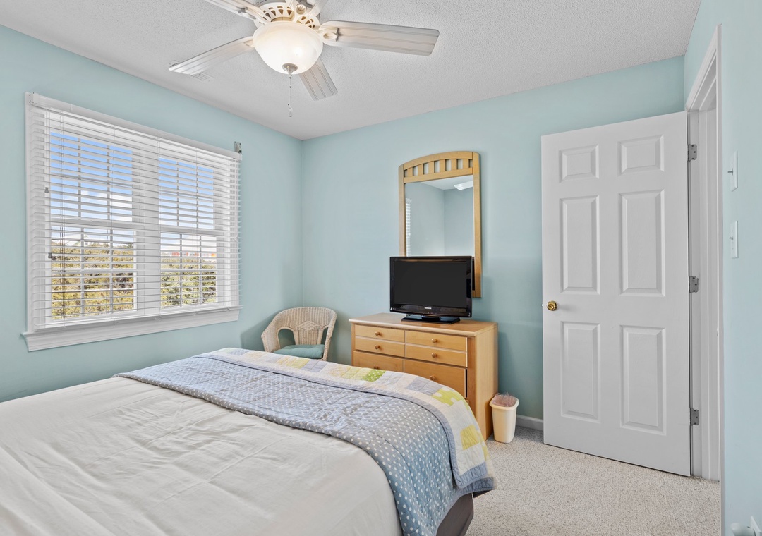 Mid-Floor Queen Room