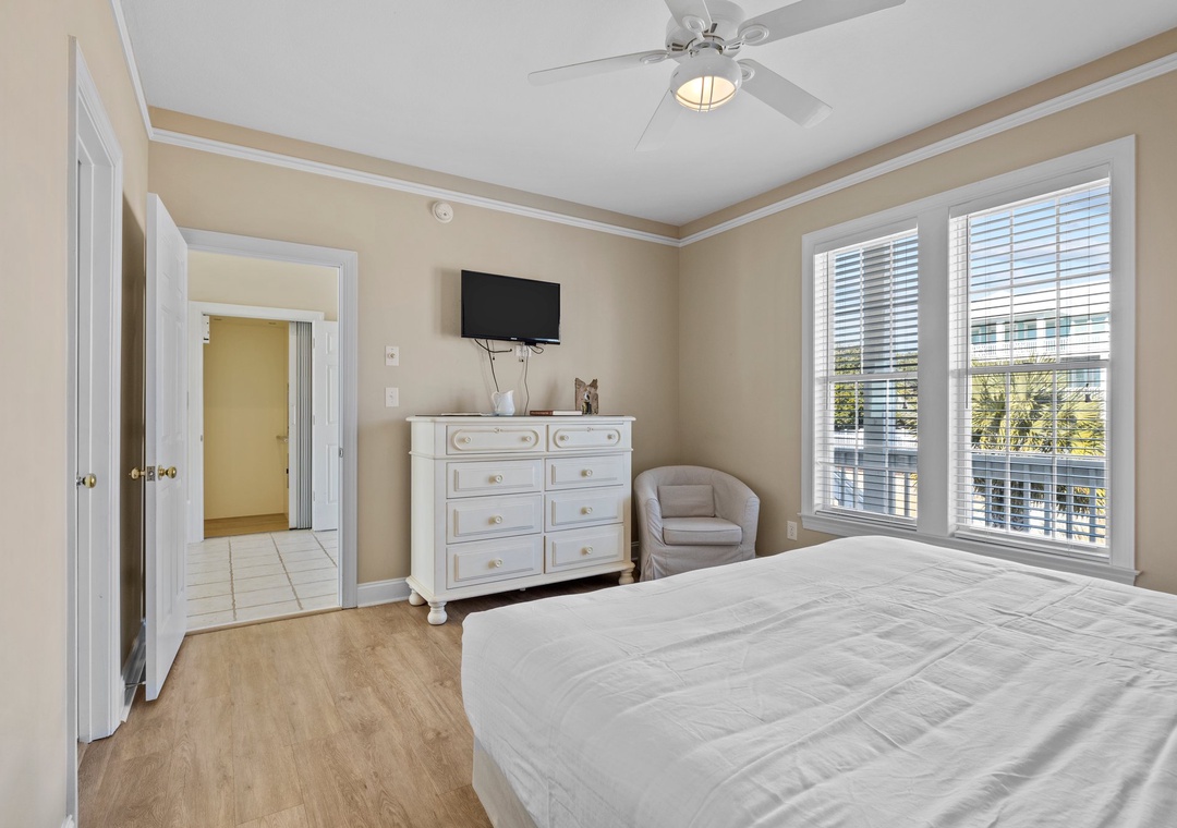 Mid-Floor King Room