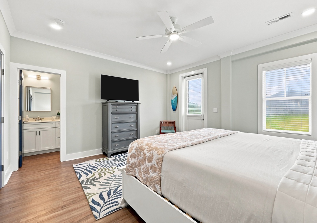Emerality | Second Level King Bedroom with Ensuite