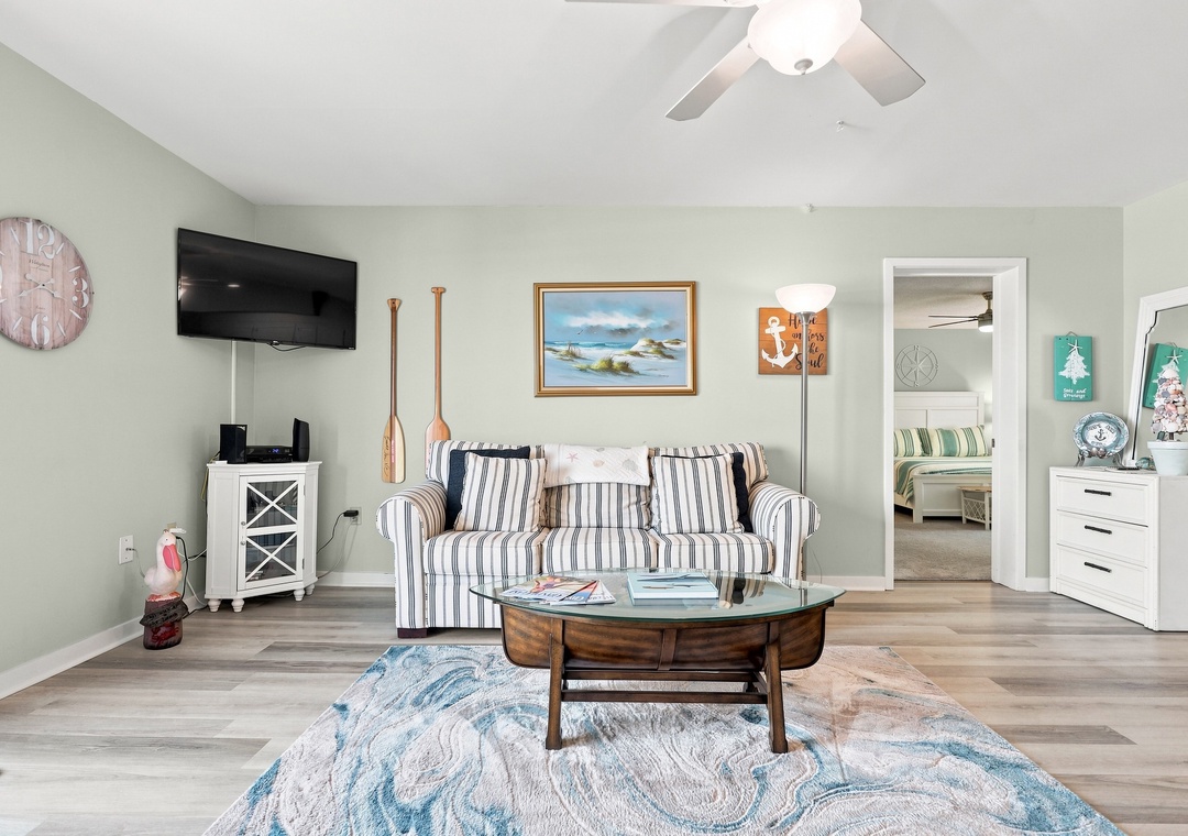 Char’s Cozy Condo | Living Area