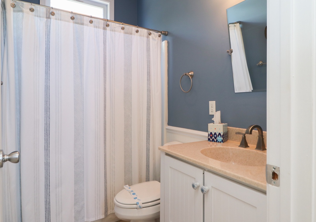 Mid-Floor Hallway Bathroom