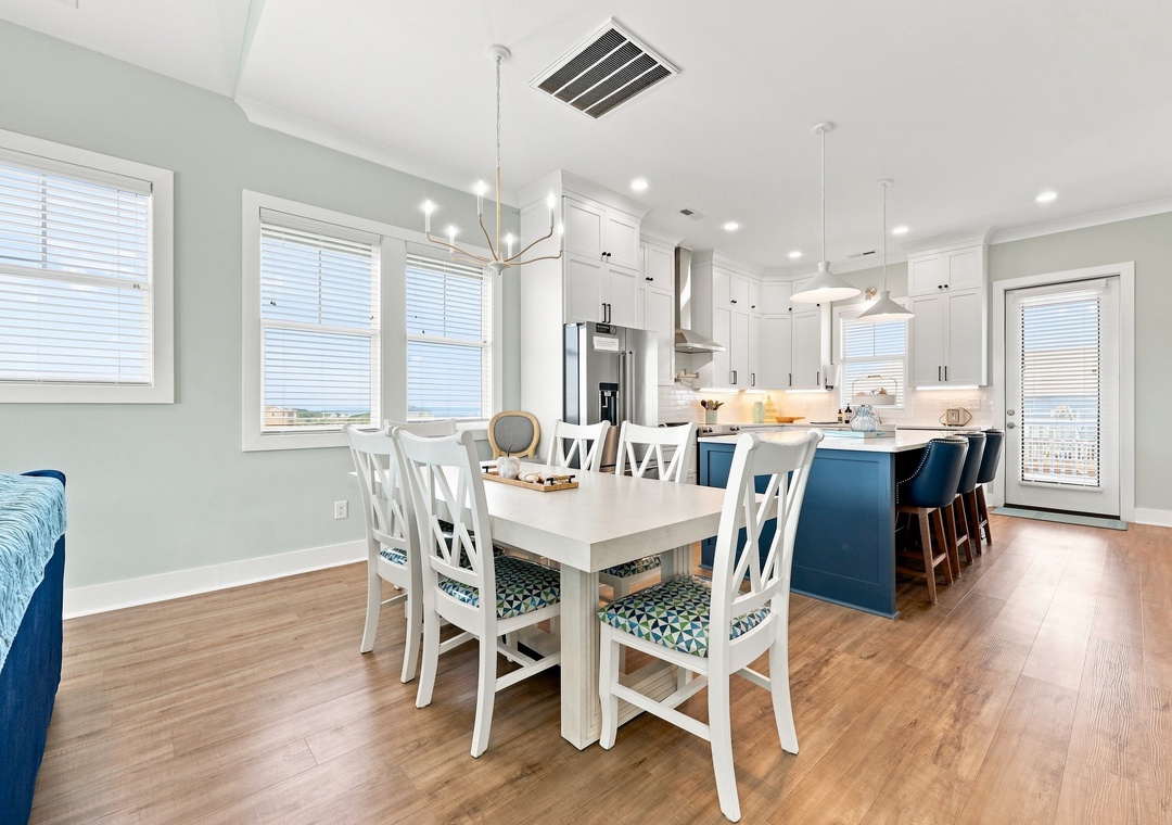 Emerality | Top Level Dining Area