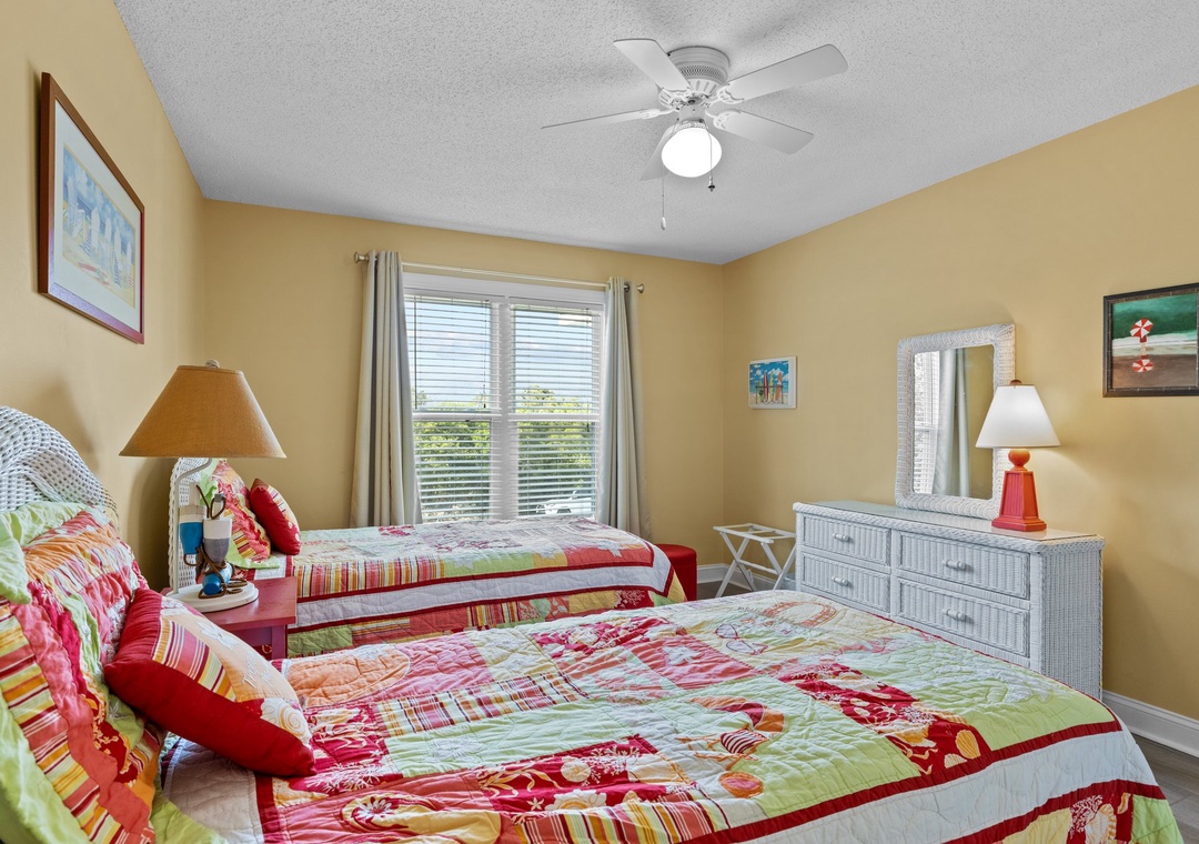 2 Twin Bedroom