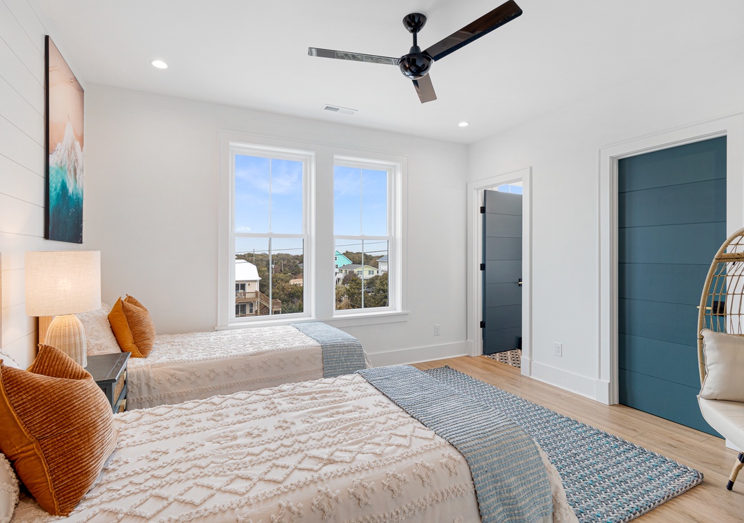 Sea Spray East | Twin Bedroom