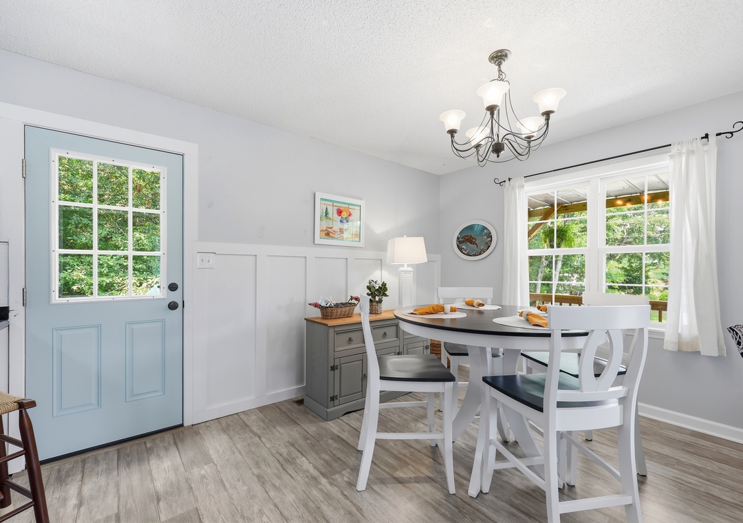 Ospreys Nest | Second Floor Dining Area