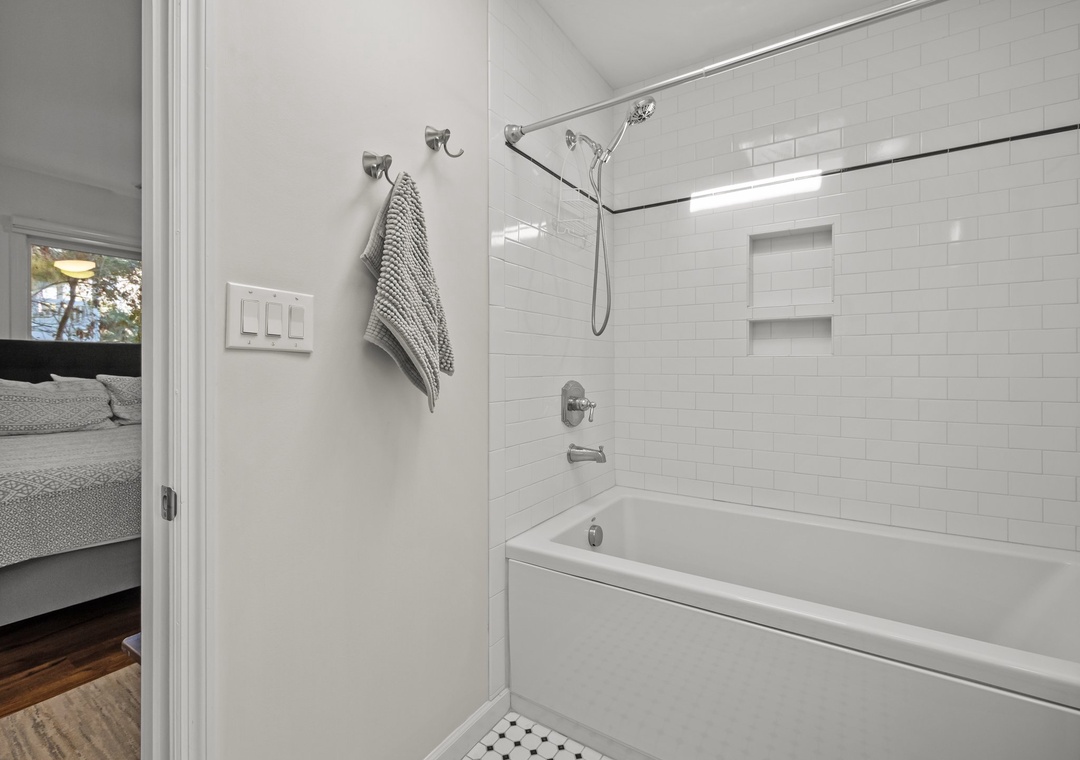 2 Full Bathroom