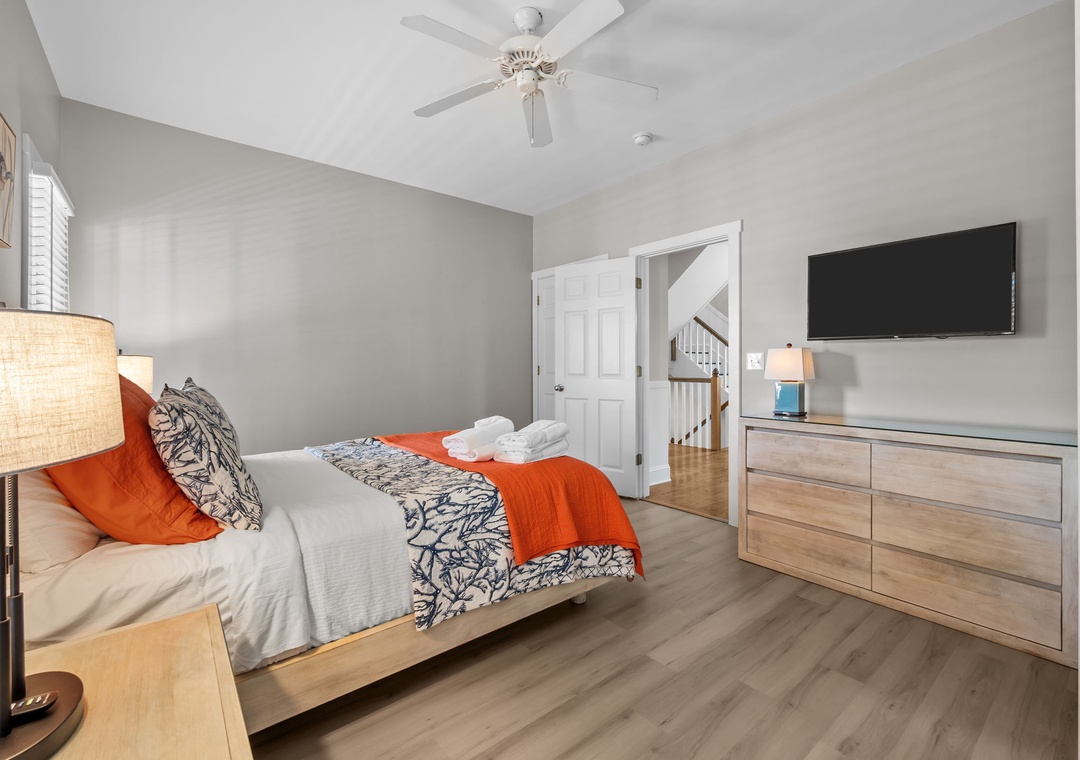 Mid-Floor Queen Room