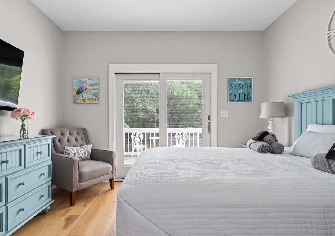1st Floor Queen Guest Room
