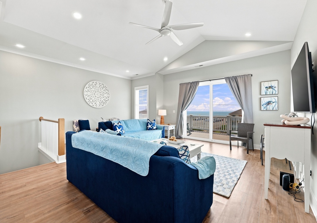 Emerality | Top Level Living Area