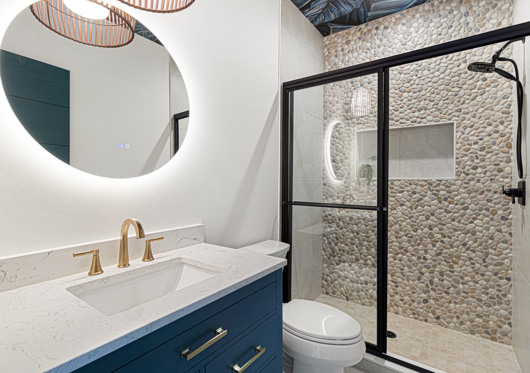 Sea Spray West | Full Bathroom