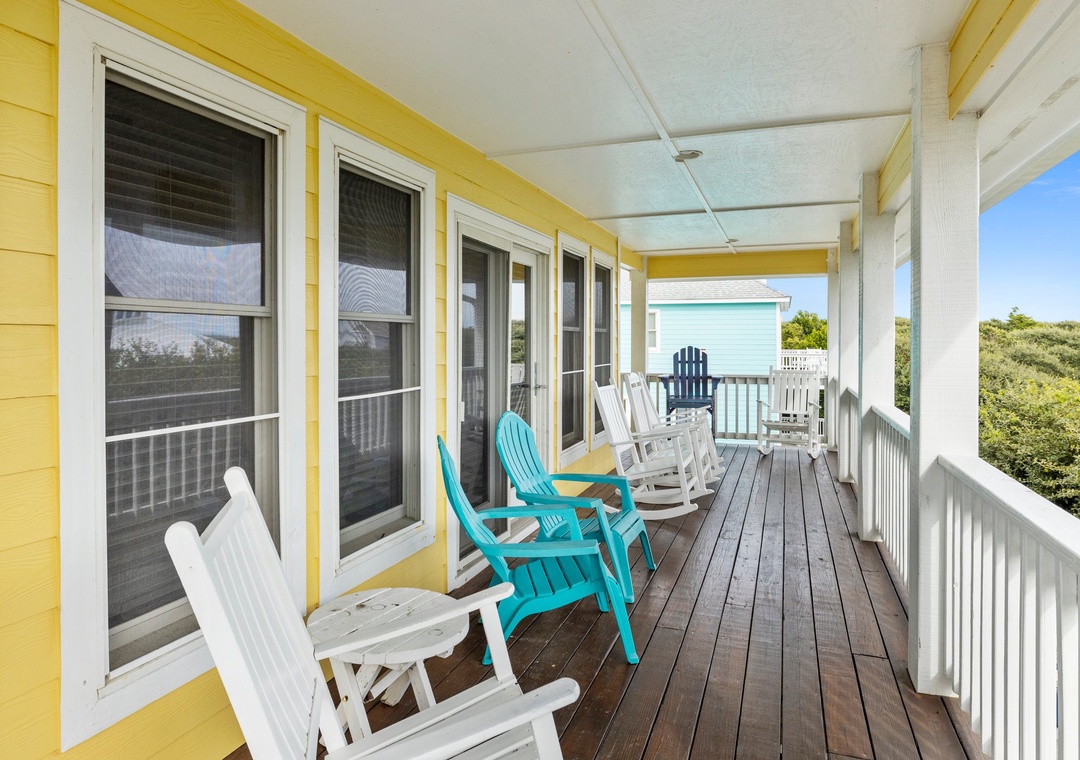 Main Deck Off of the Living Room