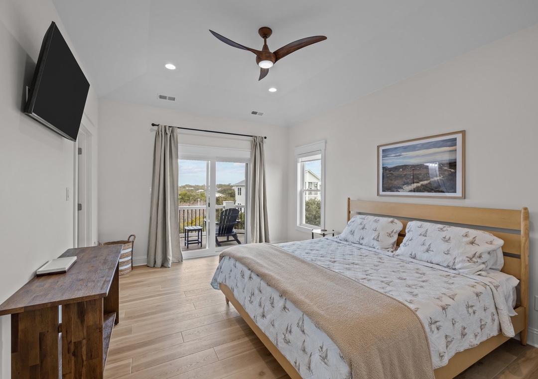 3rd Floor King Ensuite