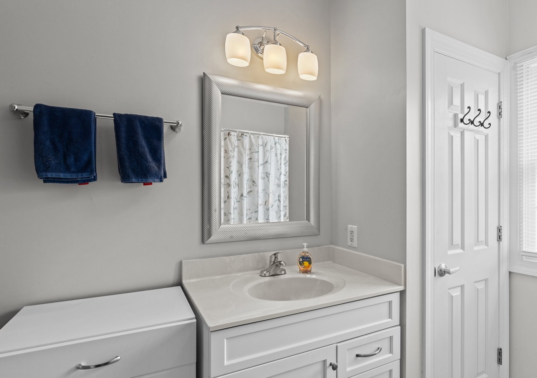 2nd Floor Bathroom