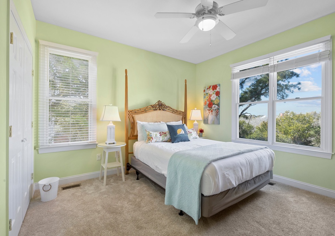 Mid-Floor Queen Room