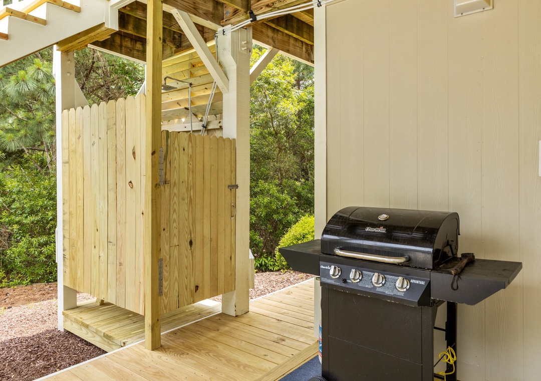 Outdoor Shower and Grill area