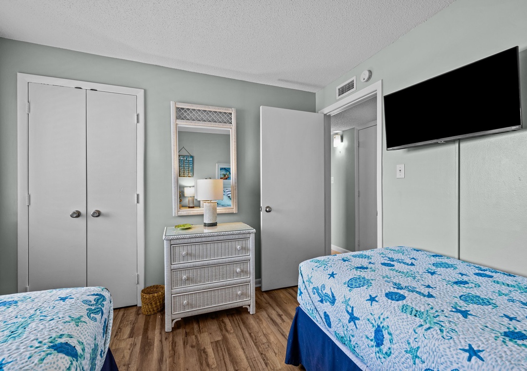 Bedroom with 2 Twins