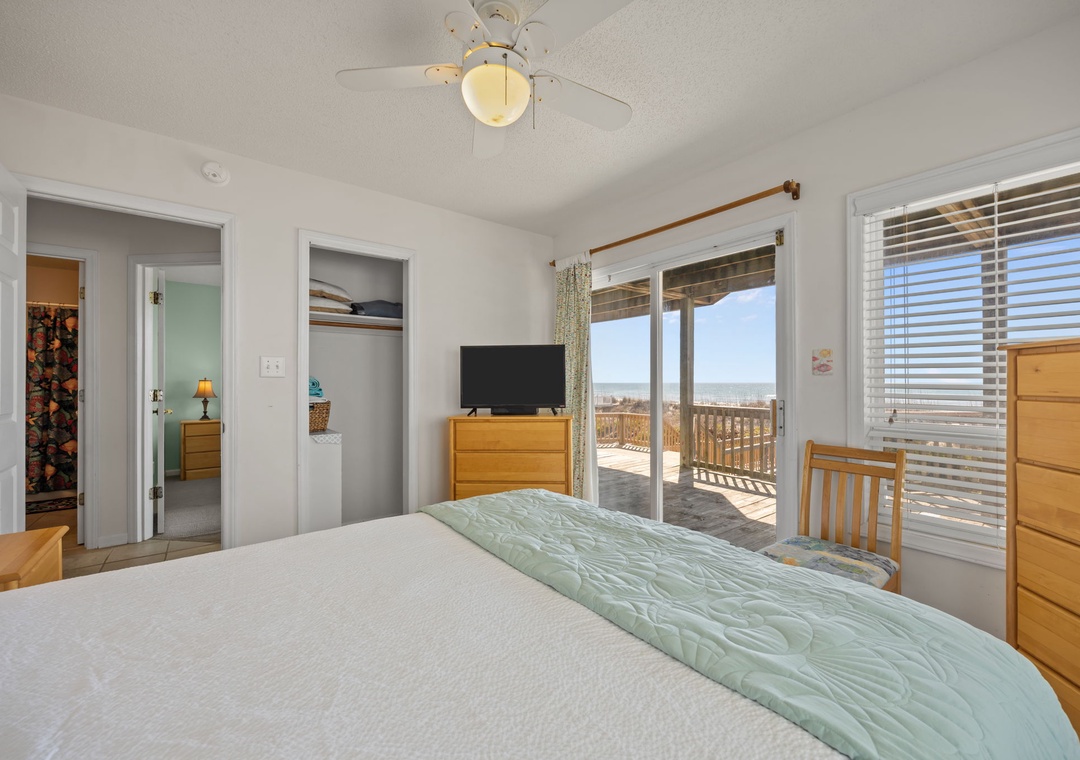 Wake up to stunning views from your comfortable bedroom, where soft linens and a private balcony create the perfect retreat for your mountain getaway.