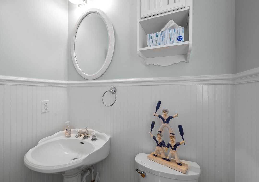 Top Floor 1/2 Bathroom