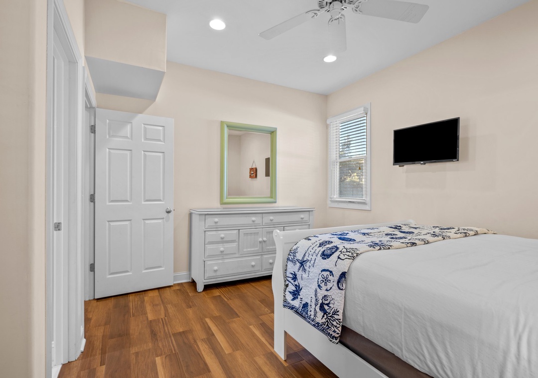 Sea Dream | Queen Bedroom