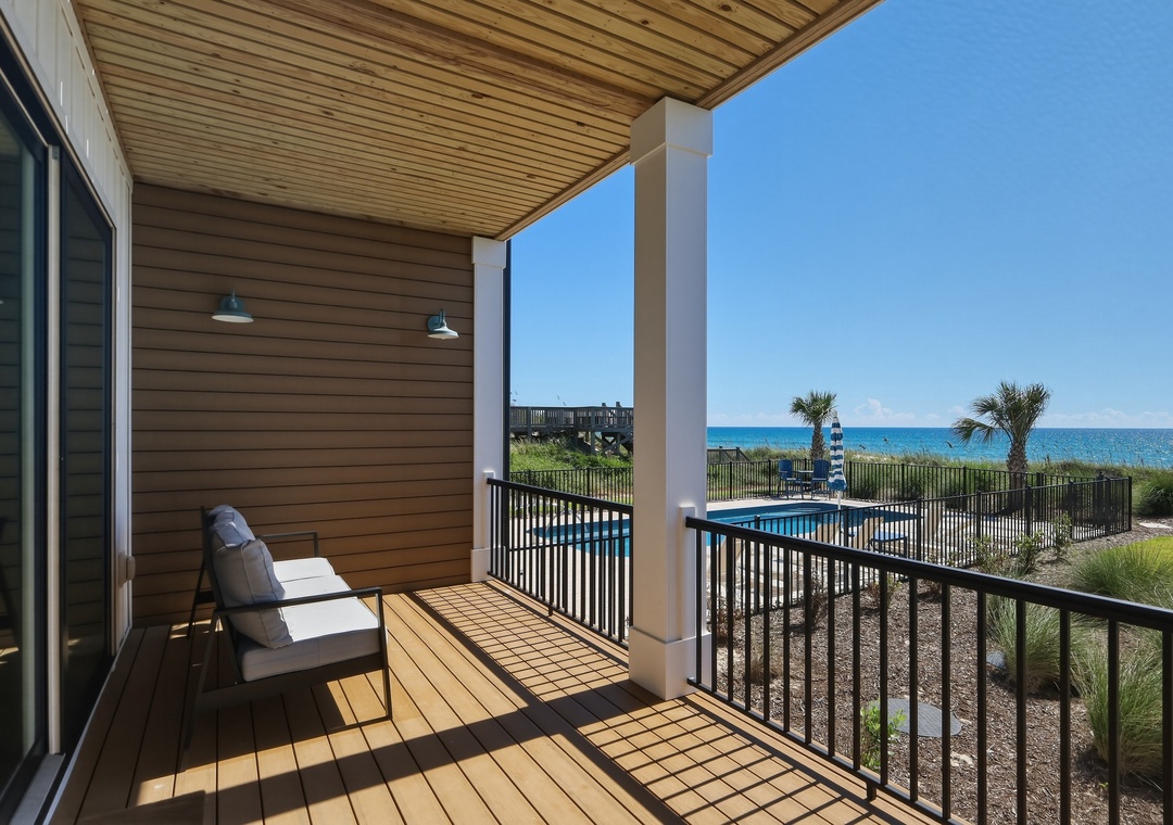 Sea Spray West | Covered Deck