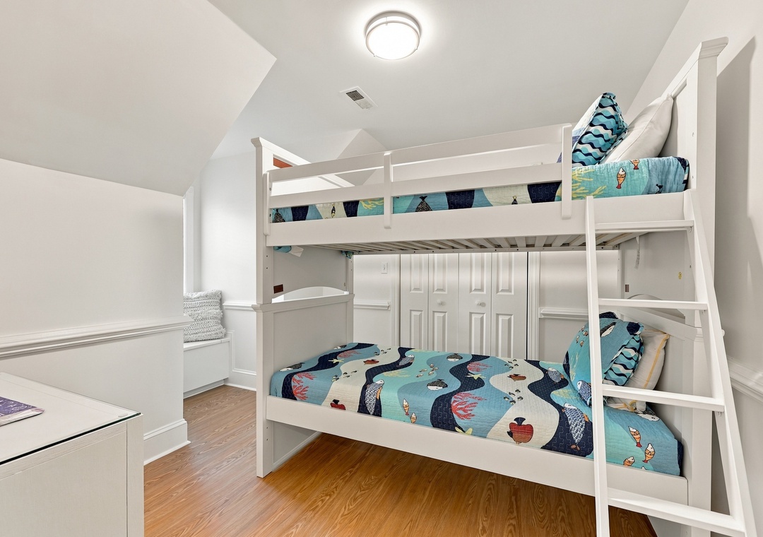 SpinAway | Top Level Bunk Room