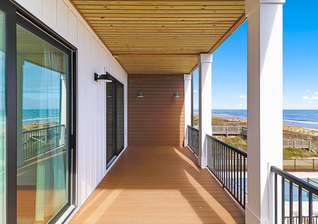 Sea Spray West | Covered Deck