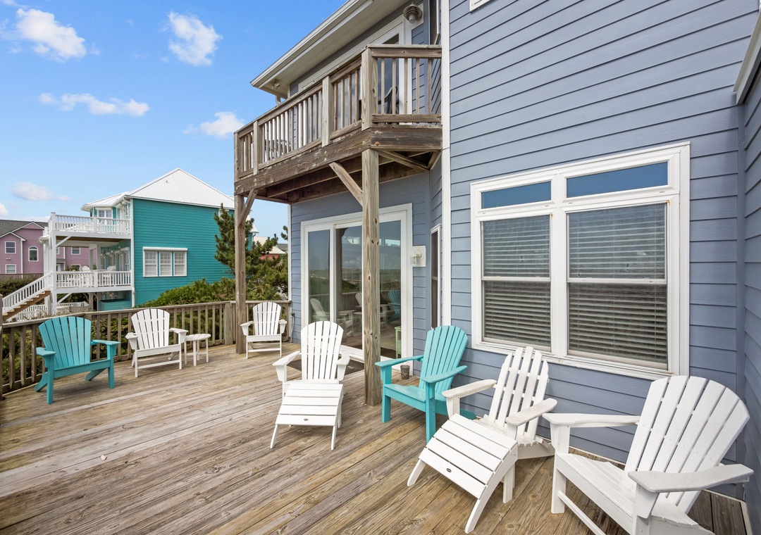 Mid-Floor Deck Views!
