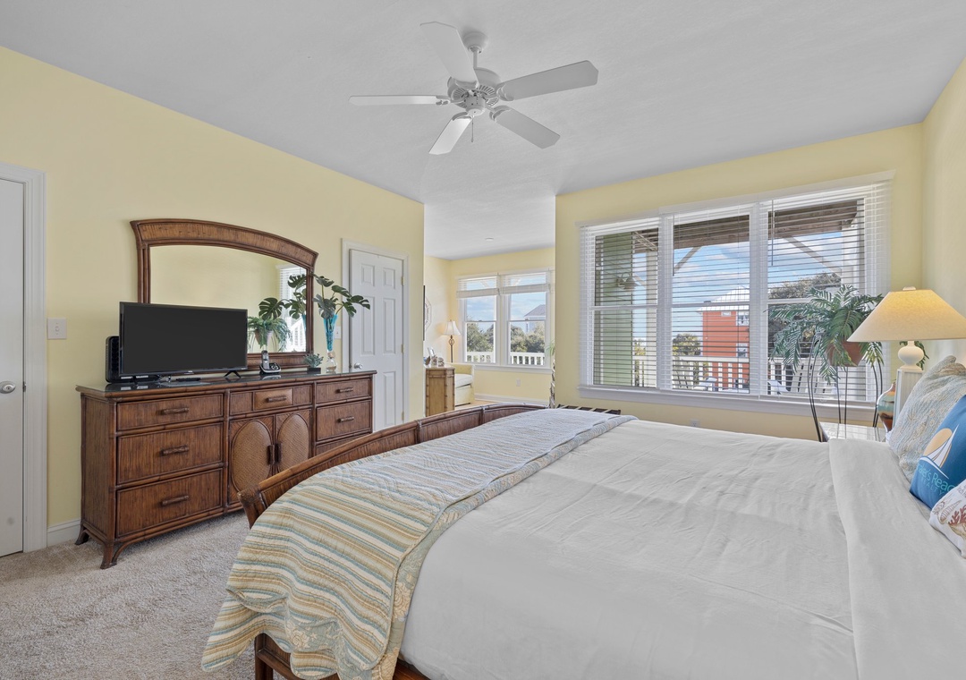 Primary King Suite (Mid-Floor)