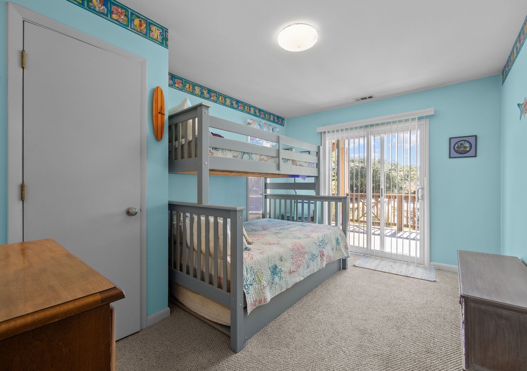 Bunk Room (Mid-Floor)