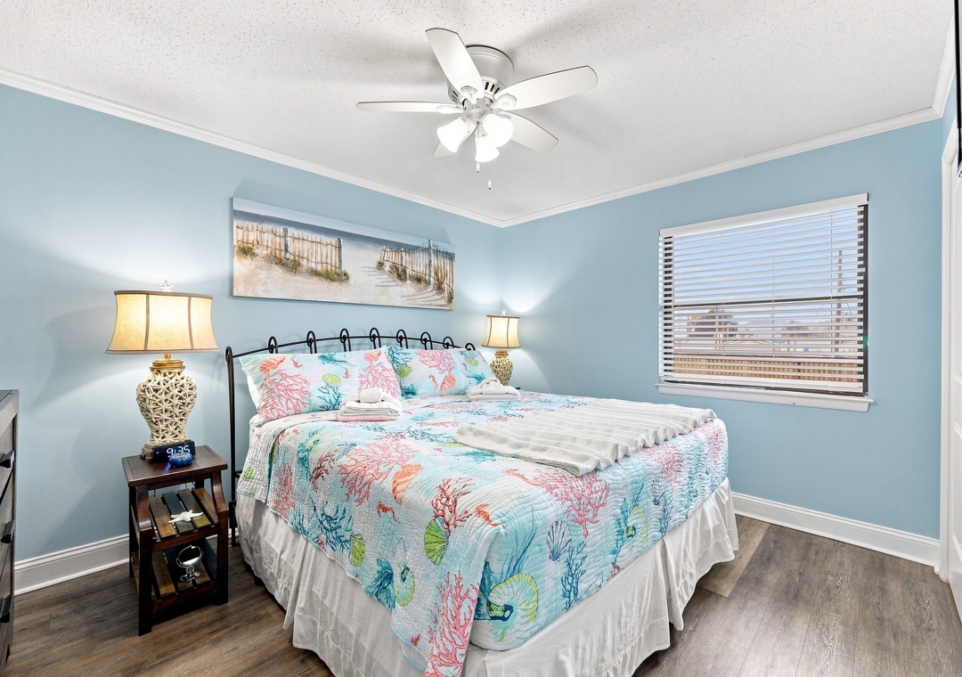 Summer Winds B-233 | King Bedroom