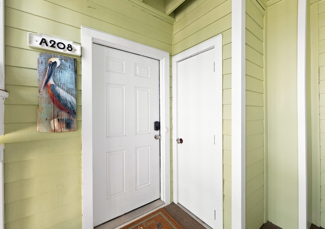 Oma’s Emerald Retreat | Condo Entrance