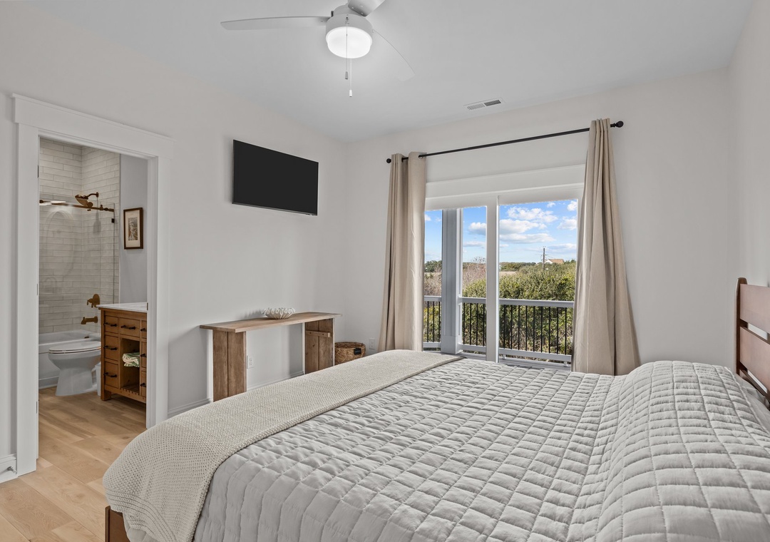 2nd Floor Queen Ensuite