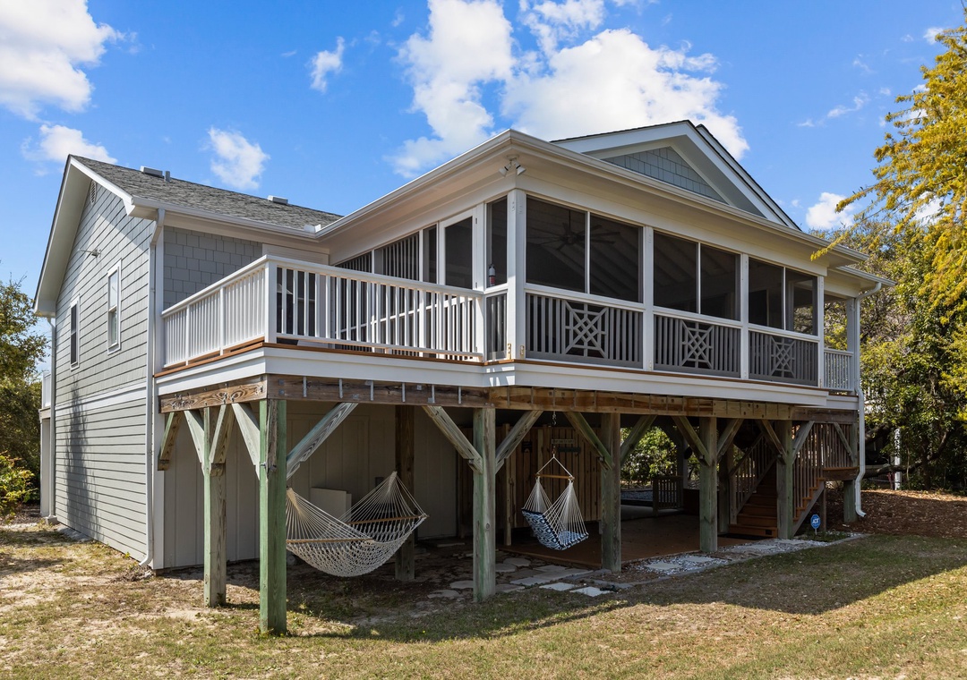 Screened in Porch and Ground Floor Amenities!