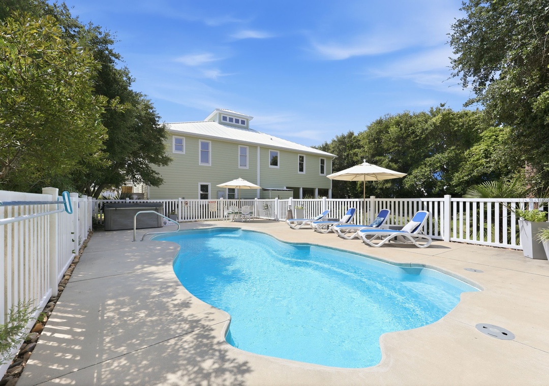 Sea Dream | Pool Area