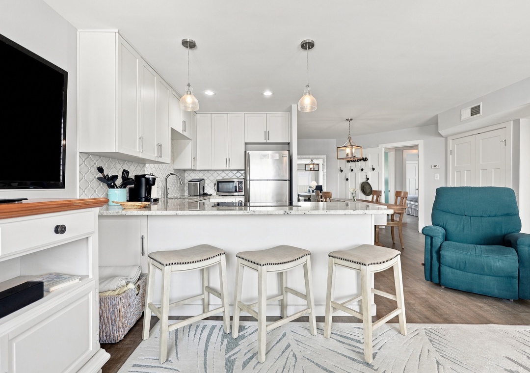 Oma’s Emerald Retreat | Breakfast Bar
