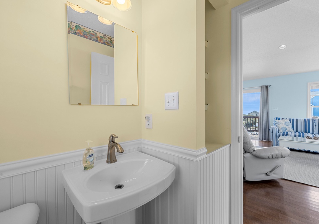 !/2 Bath off the Living Room